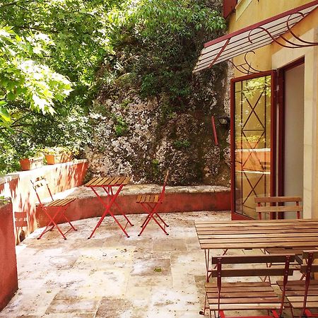 Maison Au Coeur De Fontaine De Vaucluse, Nichee Sur Le Rocher Et Surplombant La Sorgue Exteriör bild
