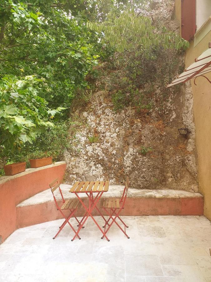 Maison Au Coeur De Fontaine De Vaucluse, Nichee Sur Le Rocher Et Surplombant La Sorgue Exteriör bild