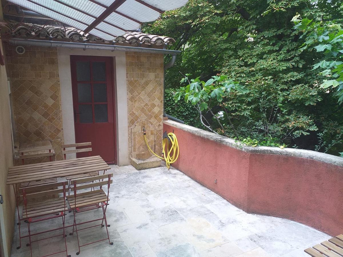 Maison Au Coeur De Fontaine De Vaucluse, Nichee Sur Le Rocher Et Surplombant La Sorgue Exteriör bild