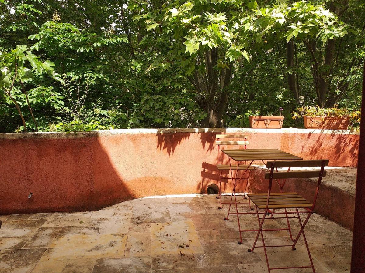 Maison Au Coeur De Fontaine De Vaucluse, Nichee Sur Le Rocher Et Surplombant La Sorgue Exteriör bild