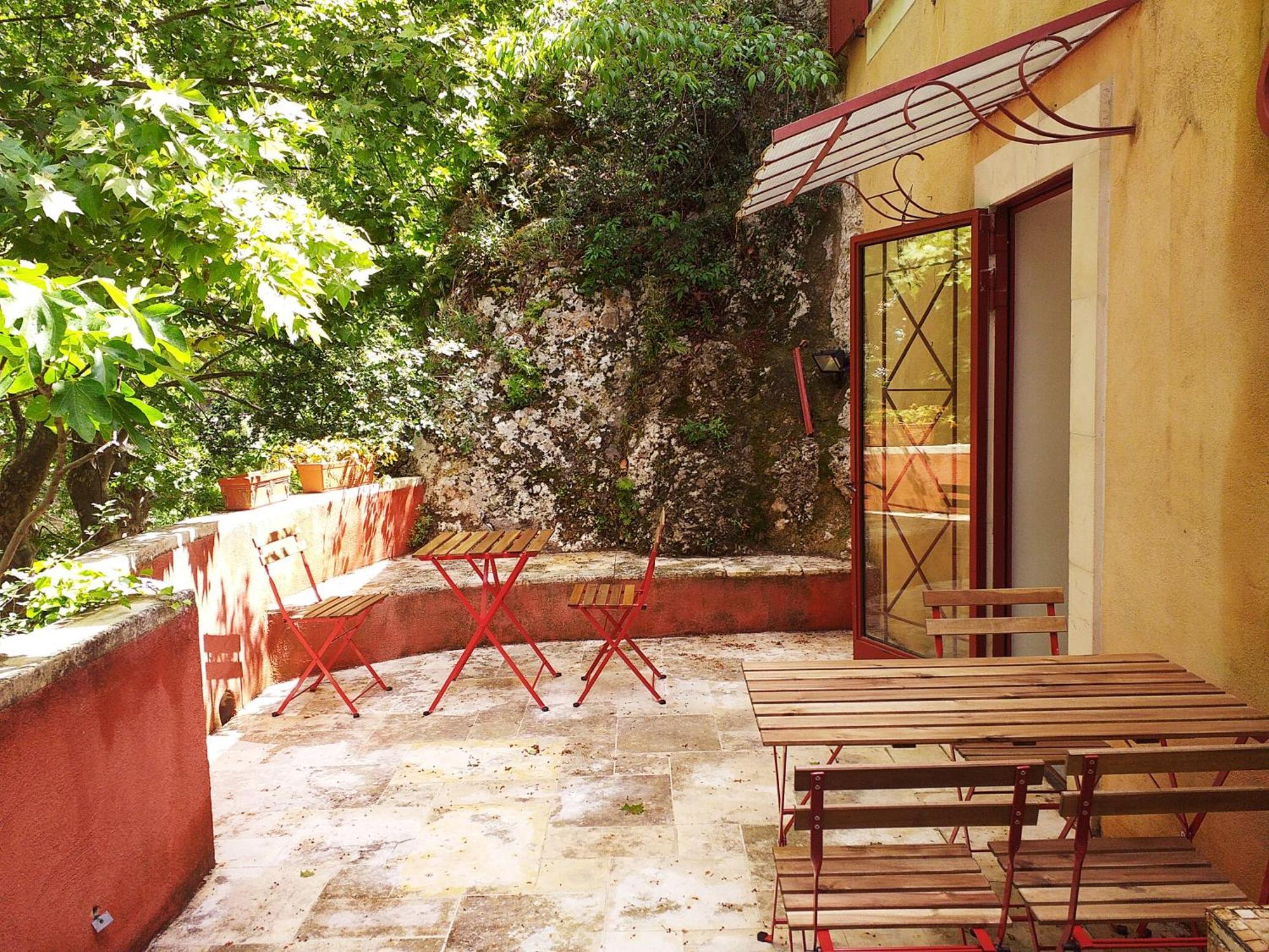 Maison Au Coeur De Fontaine De Vaucluse, Nichee Sur Le Rocher Et Surplombant La Sorgue Exteriör bild